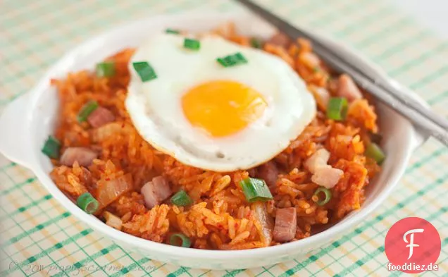 Kimchi und Gammon gebratener Reis