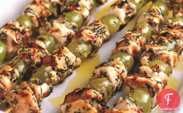 Gegrilltes mediterranes Huhn (oder Tofu) und Traubenspieße