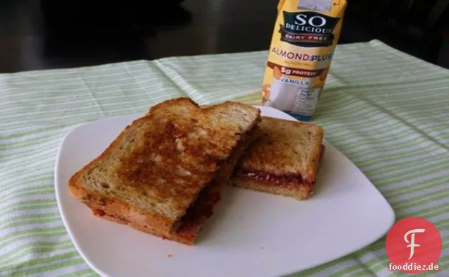 Gebratenes Erdnussbutter-Gelee-Sandwich