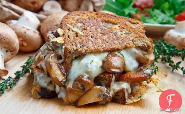 Pilz gegrilltes Käsesandwich (auch bekannt als Pilzschmelze)