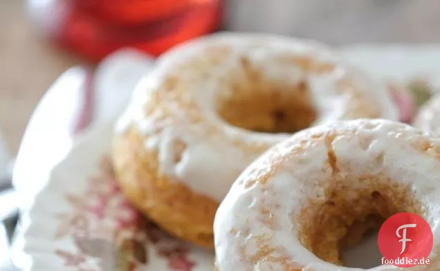 Gebackene Kürbis-Eis glasierte Donuts