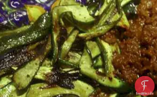 Zucchini mit getrockneter Tomatensauce