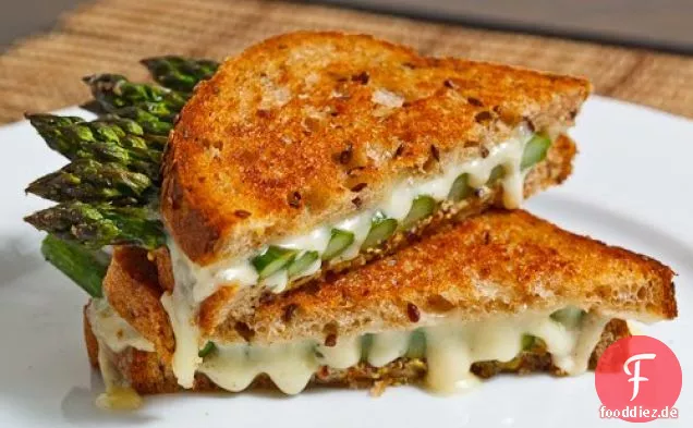 Spargel gegrilltes Käsesandwich