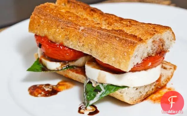 Balsamico Geröstete Tomaten-Caprese Sandwich