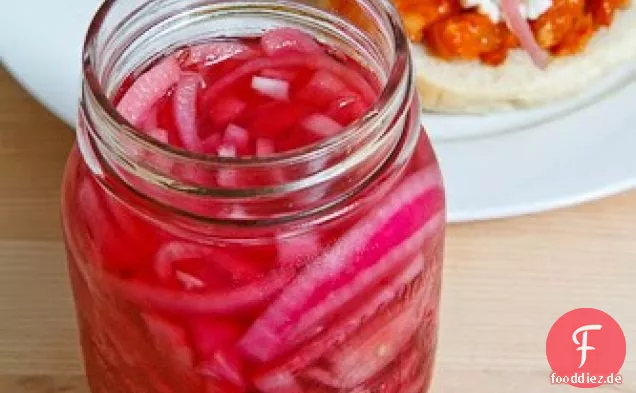 Eingelegte rote Zwiebeln