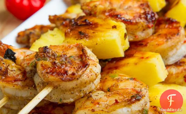 Gegrillte Ruck Garnelen und Ananas-Spieße