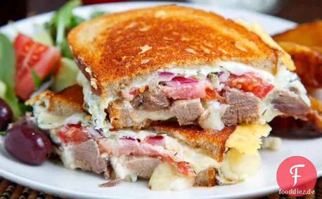 Gyro gegrilltes Käsesandwich (auch bekannt als Gyro Melt)