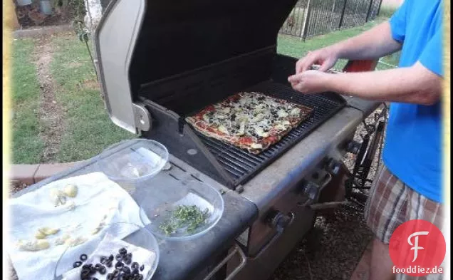 Gegrillte vegane Pizza (käsefrei!)