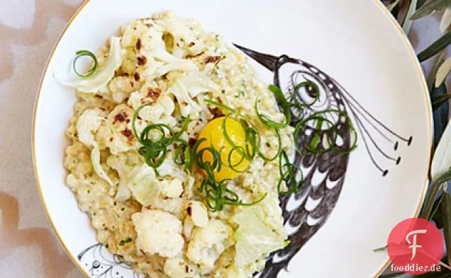 Gerösteter Farro und Schalotten mit Blumenkohl und Ei