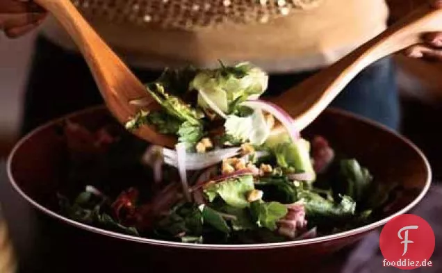 Gemischter Salat mit Vanille-Birnen-Vinaigrette und Gerösteten Walnüssen