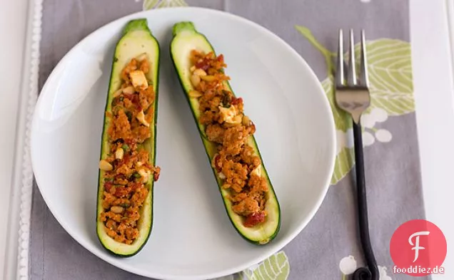 Cheesy Mittelmeer gefüllte Zucchini