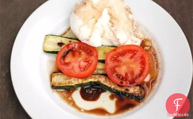 Geröstete Zucchini mit Tomaten & Burrata