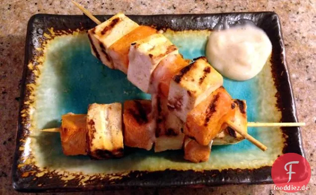 Gegrillte Vegane Spieße mit Indisch-Gewürzter Limetten-Kokos-Joghurt-Sauce