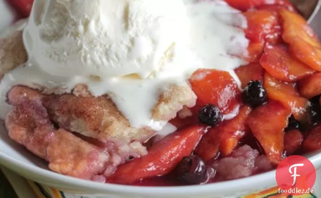 Hausgemachte Pfirsich Blueberry Cobbler