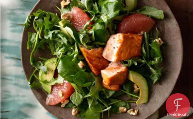 Grapefruit-Avocado-Salat mit gebratenem Lachs
