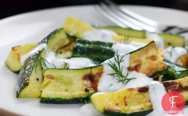 Zucchini Mit Joghurt-dill-Sauce