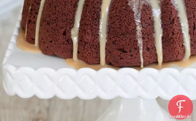 Schokoladen-Erdnussbutter-Bundt-Kuchen mit süßer Erdnussbutter-Glasur