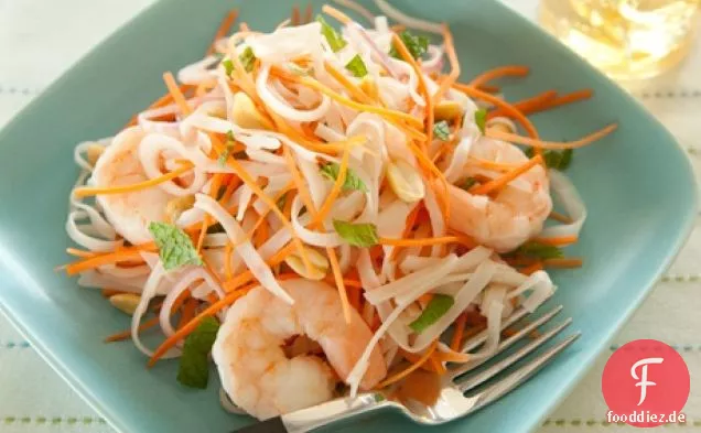 Frischer Garnelen-Karotten-Salat mit schnellem Thai-Salatdressing