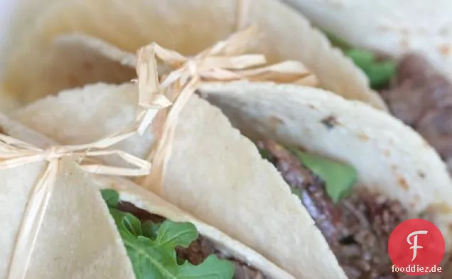 Slow Cooker Salsa Verde Rindfleisch / Tacos