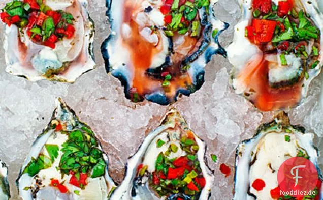 Austern auf der Halbschale mit Chile, Koriander und Meyer Lemon Salsa