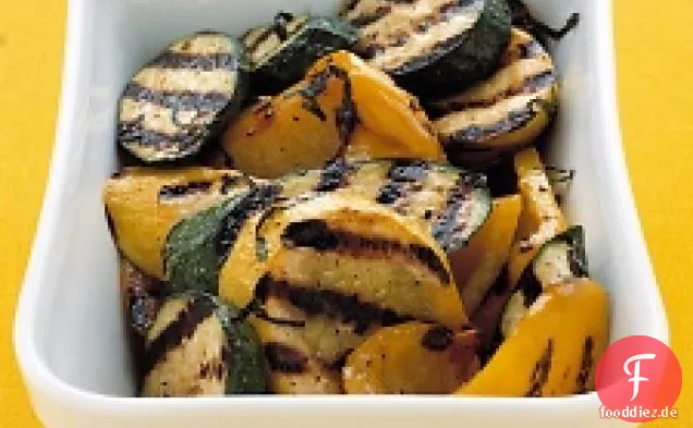 Gegrillte Zucchini und Kürbis