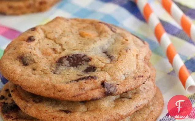 Eine Schüssel Butterscotch Schokolade Chunk Cookies
