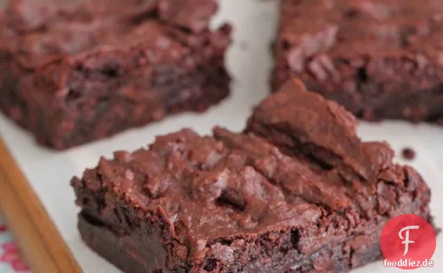 Wie man hausgemachte Box Mix Stil Brownies macht