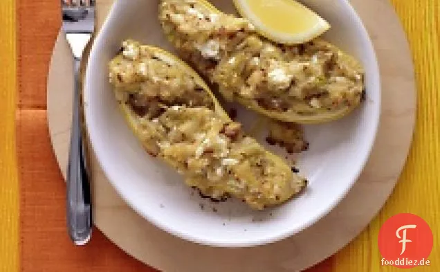 Gefüllter Kürbis mit Bulgur und Feta