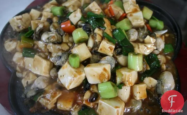 Gedämpfter Tofu mit Pilzsauce