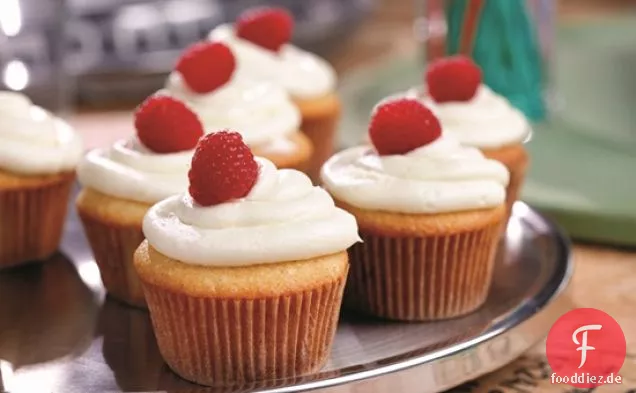 Himbeer-Cupcakes mit milchfreiem Frischkäse-Zuckerguss