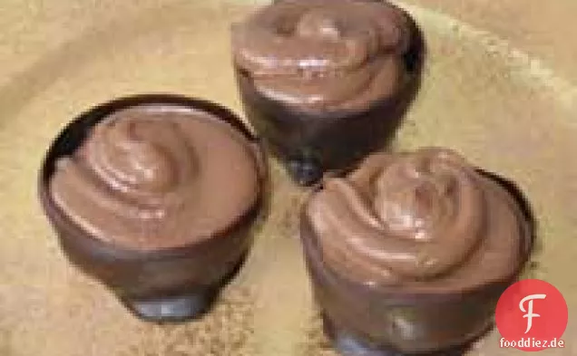 Vegane Schokoladenbecher mit dekadenter Schokoladenmousse