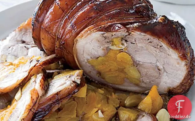 Aprikosen-gefüllte Schweineschulter mit Soja-Honig-Glasur