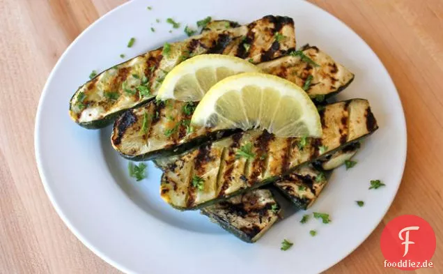 Gegrillte Zitronenbutter Zucchini