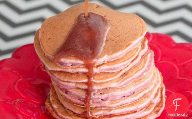 Erdbeer-Buttermilch-Pfannkuchen mit Nutella-Sirup