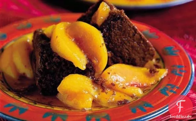 Kakaobrot mit gedünsteten grünen Pfirsichen