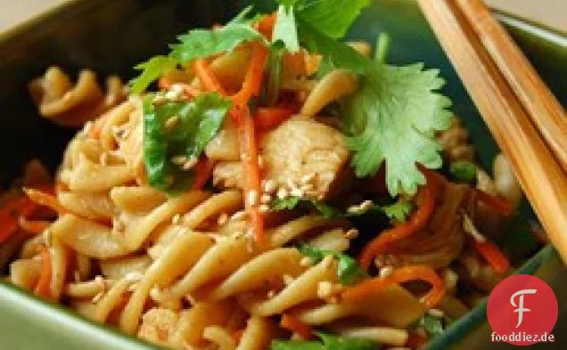 Sesam Pasta Hühnersalat
