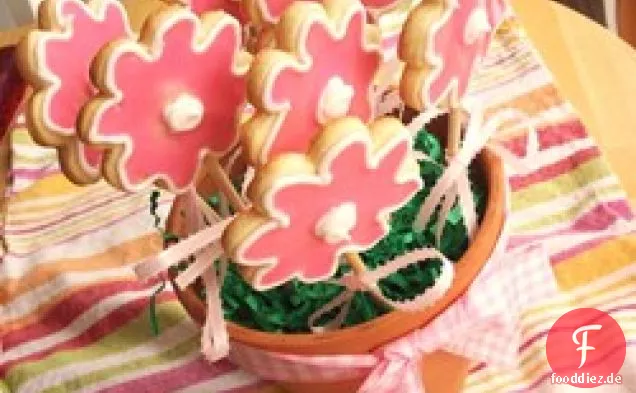 Ausgeschnittene Kekse in einem Blumentopf
