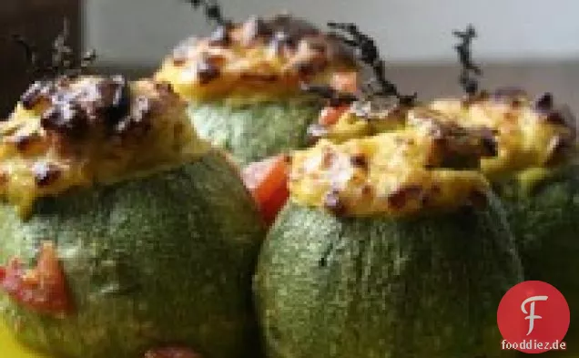 Gefüllte Zucchini