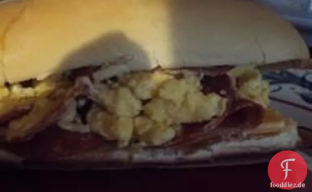 Rührei und Peperoni-U-Boot-Sandwich