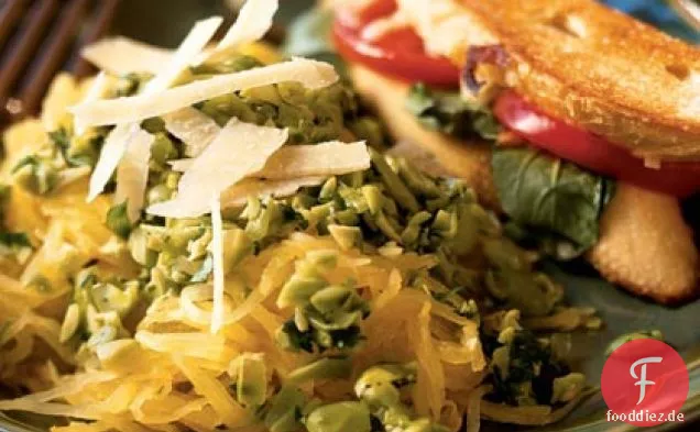Spaghetti Squash mit Edamame-Koriander-Pesto