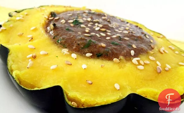 Eichel Squash Mit Sesam Petersilie Sauce