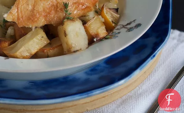 Bohnenkraut-gebratenes Huhn mit Zitrone, Knoblauch und Kartoffeln