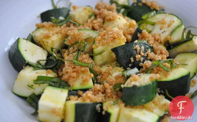 Zitrone Basilikum gerösteter Sommerkürbis mit Knoblauch knusprig