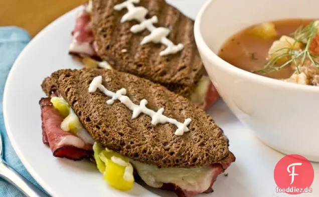 Big Game Woche: Pastrami und im Alter von Cheddar-Fußball-Panini