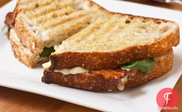 Gegrillter Käse und Tomatensuppe ... und Heather Christos großzügiges Tischgeschenk!