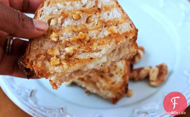 Honig-Walnuss-Kruste im Alter von Cheddar Panini...und Szenen aus Seattle