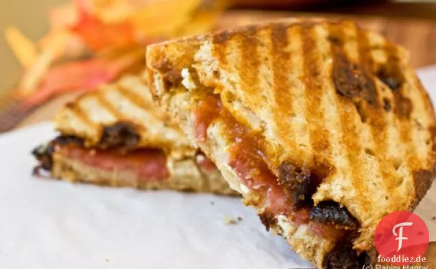 Kürbisbutter, Sopressata und Ziegenkäse Panini