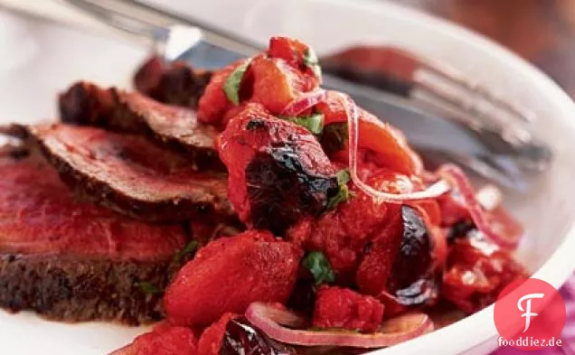 Gegrilltes Steak mit Verkohlter tomatensalsa