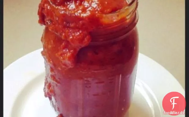 Russischer Ketchup mit Tomaten & Pflaumen