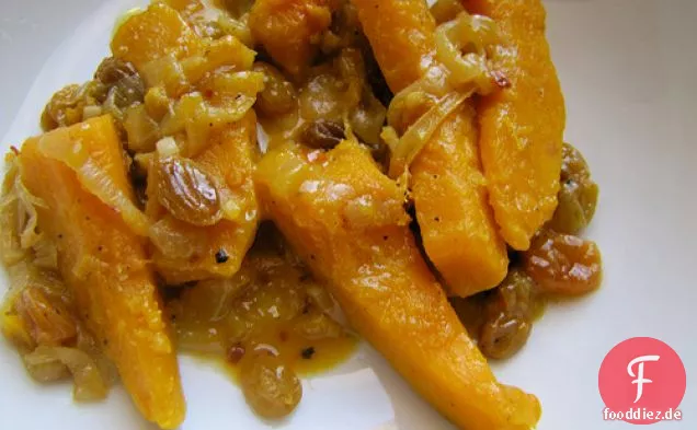 Apfelwein-geschmorter Kabocha-Kürbis mit goldenen Rosinen und Zwiebeln